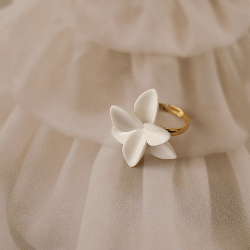 A white porcelain bridal ring, exuding elegance and purity, perfect for a bride's special day.