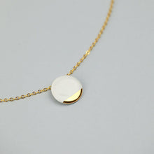 Load image into Gallery viewer, Clay exclusive design. White and gold jewel. 