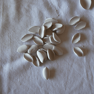 Raw porcelain petals. A sublime artistic work is done at the workshop.